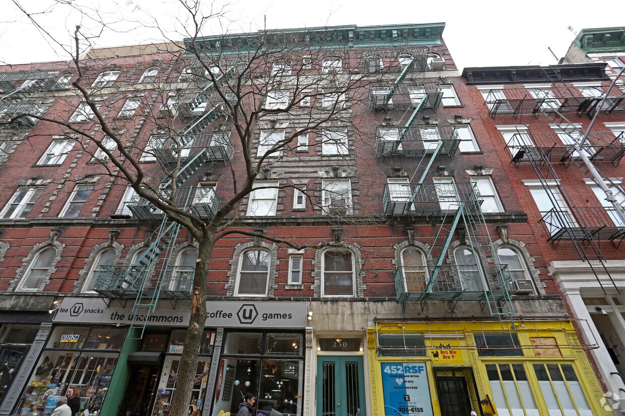 Foto del edificio - 230 Thompson St