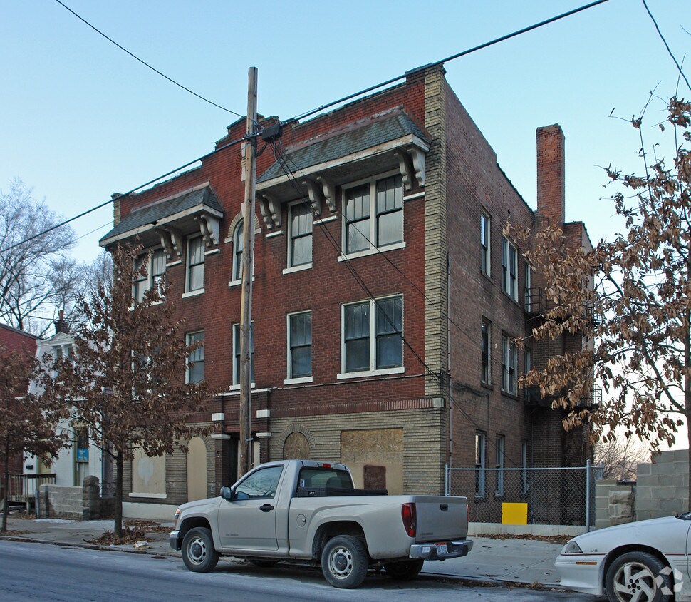 Foto principal - 2453 W McMicken Ave