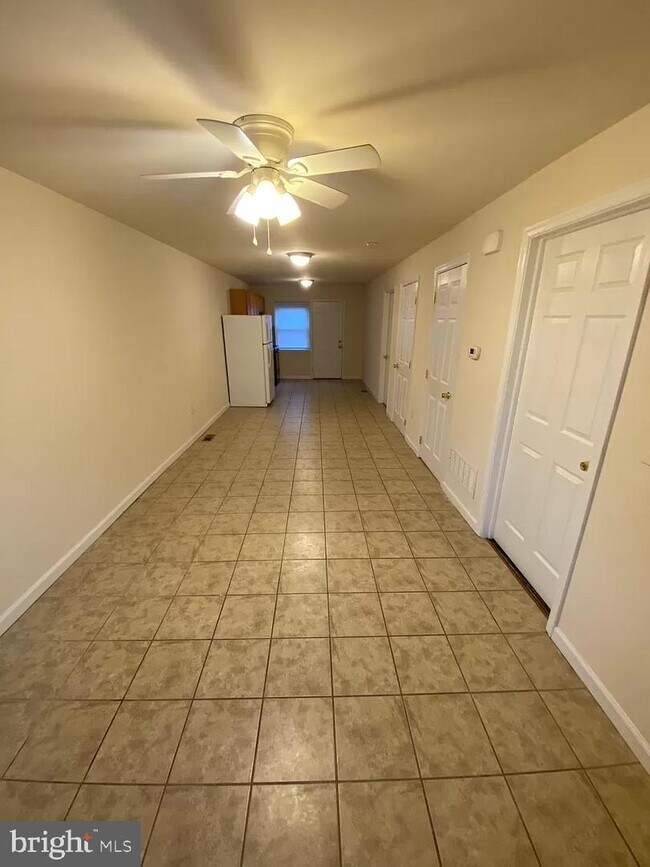 Building Photo - 5535 Elmwood Ave
