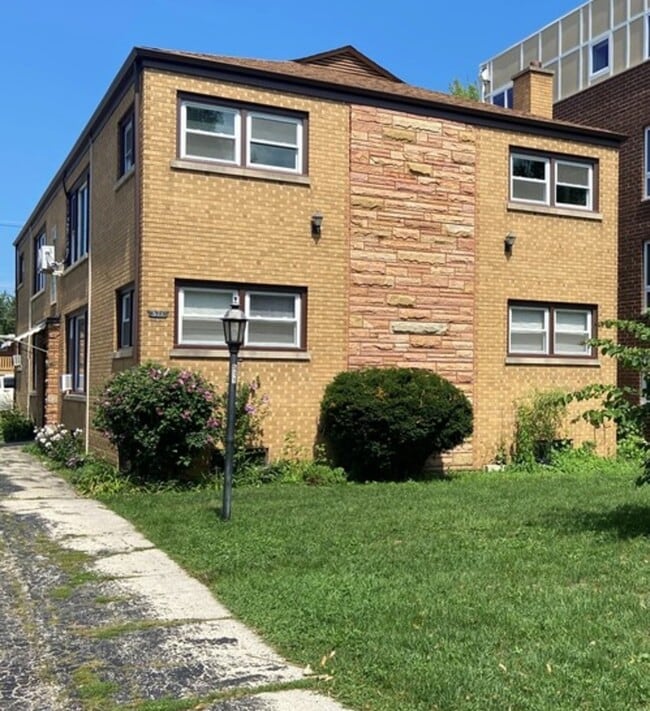 Building Photo - 511 Summit Ave