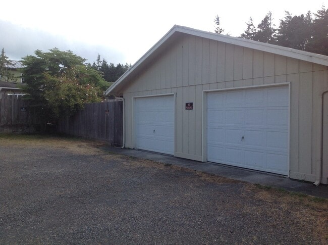 Building Photo - 1728 - Arthur Street Duplex