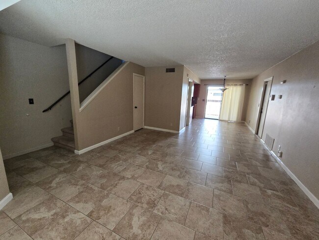 Foto del edificio - Place 616 W Graaf Ave