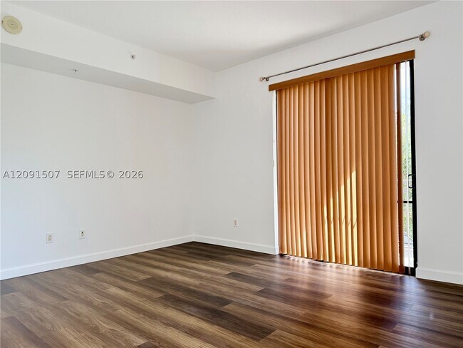 Foto del edificio - 8390 SW 72nd Ave