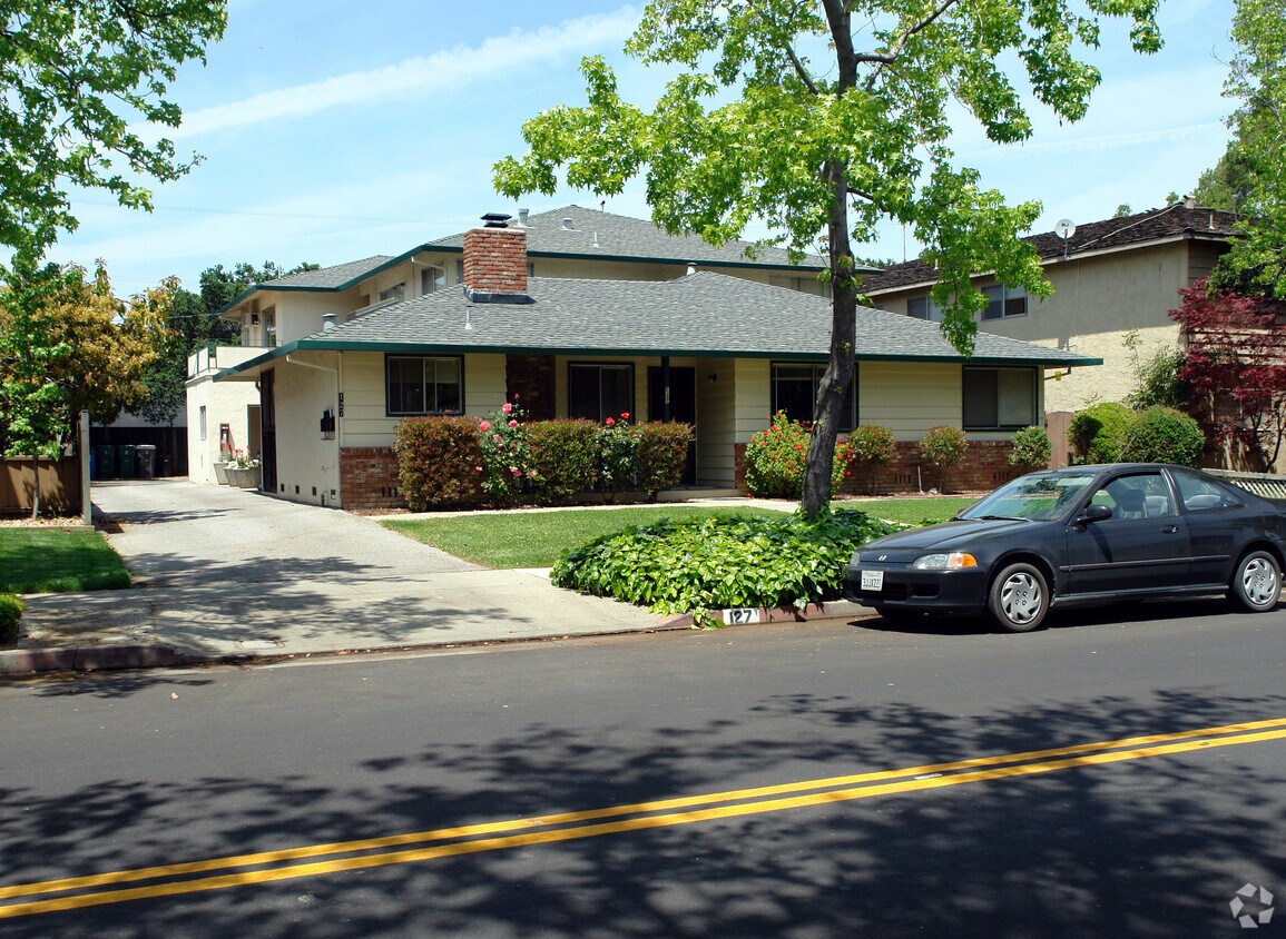 Foto del edificio - 127 Carlton Ave