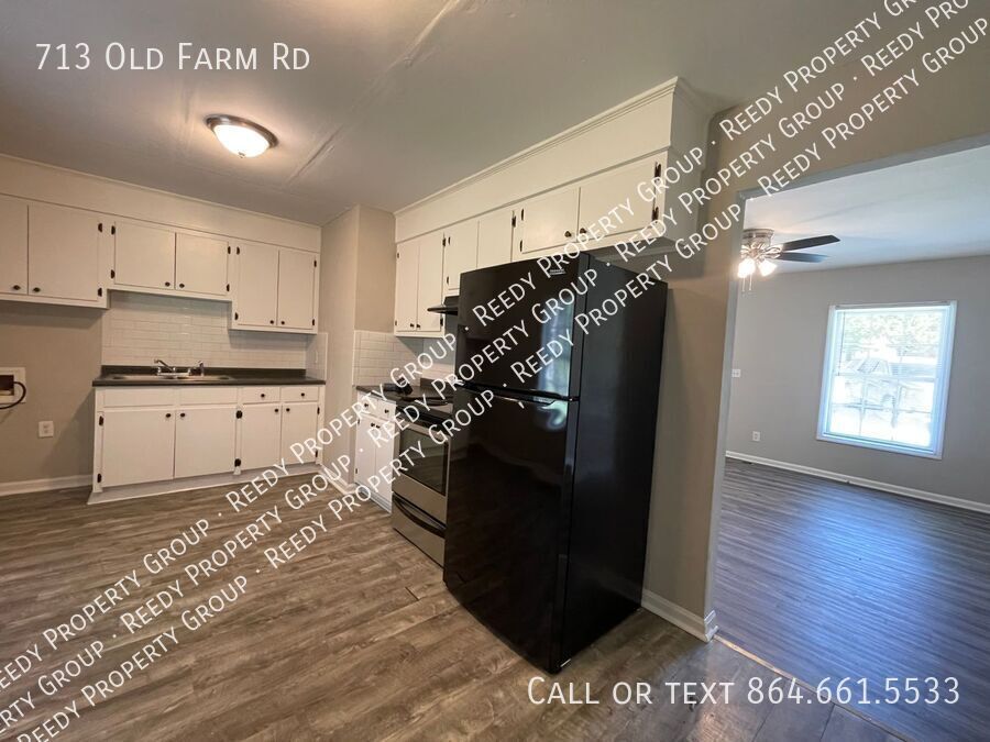 Foto principal - DISTRICT 6 - 3 bedroom - Tour today!