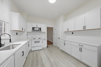 Building Photo - 2502 Halstead St