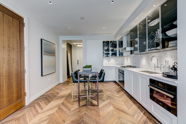 Foto del edificio - 300 International Drive