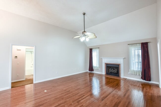 Building Photo - Pet Friendly Near i24!
