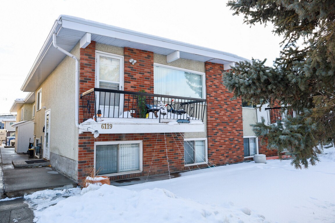 Photo du bâtiment - Bowness Village Apartments