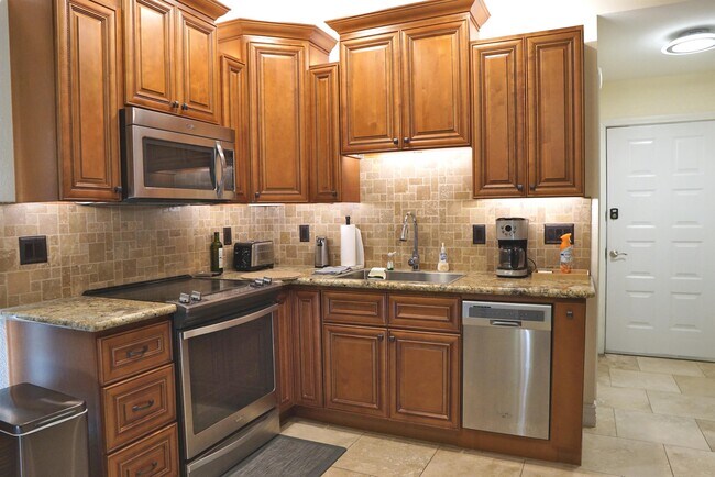 Building Photo - 46700 Mountain Cove Dr