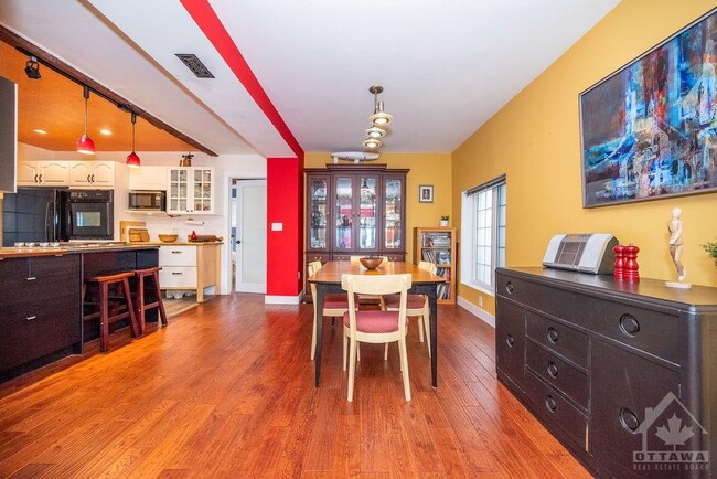 Building Photo - 181 Clare St