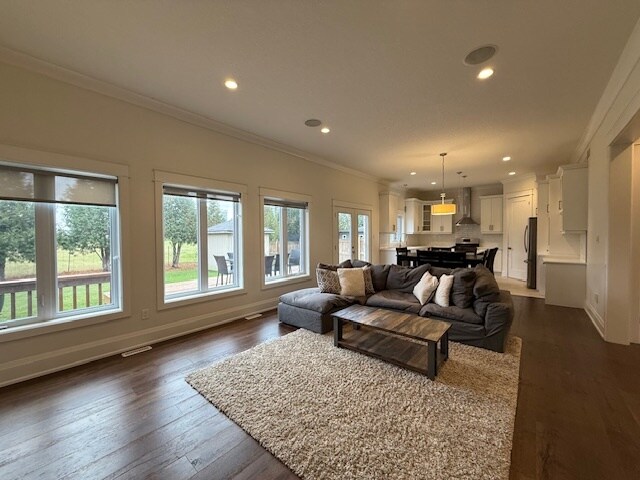 Building Photo - Stunning 4-Bedroom Executive Home for Rent in North London. AVAIL JULY 1