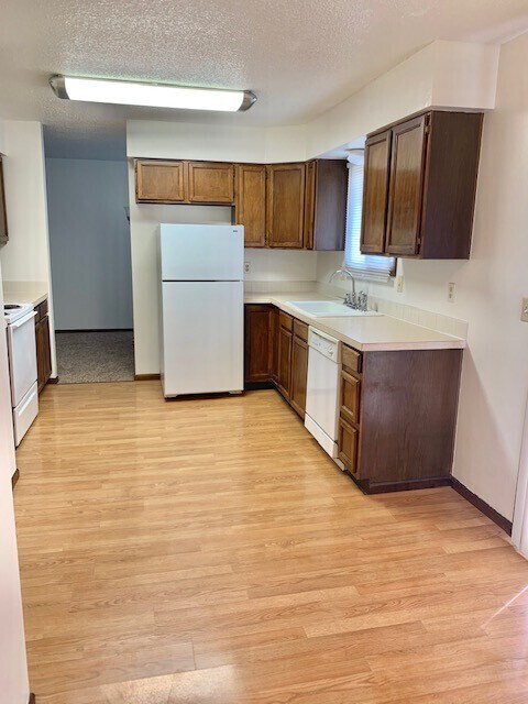 Building Photo - 3 Bed/2 Bath Ranch Style Home in Loveland!...