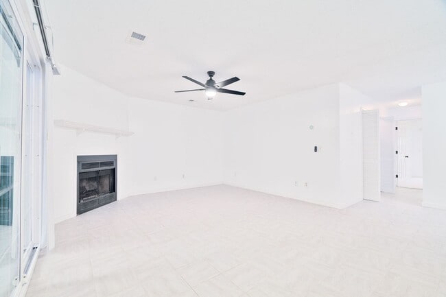 Foto del edificio - Low-Maintenance Living in Gated Park at Rivers Edge!