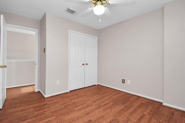Building Photo - 15230 Oak Lake Glen Dr