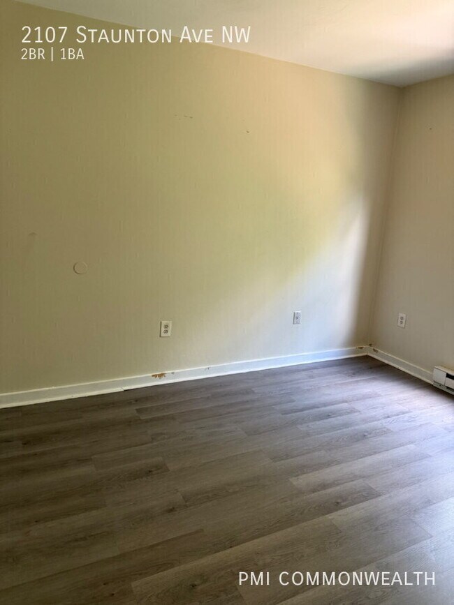 Foto del edificio - 2107 Staunton Ave NW