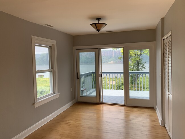 Foto del edificio - 395 Warburton Ave