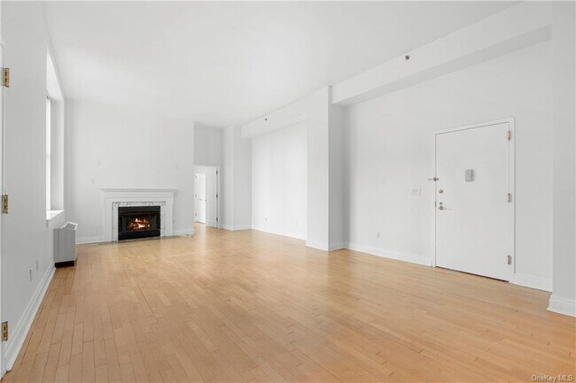 Foto del edificio - 1 Scarsdale Rd