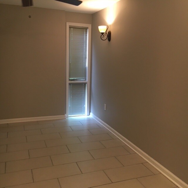 Foto del edificio - 7157 Donnell Pl