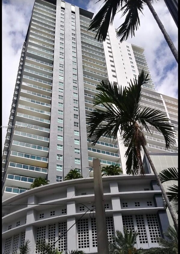 Primary Photo - 1250 S Miami Ave