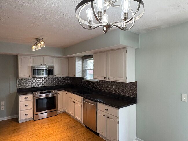 Foto del edificio - 9 Adkins Ct