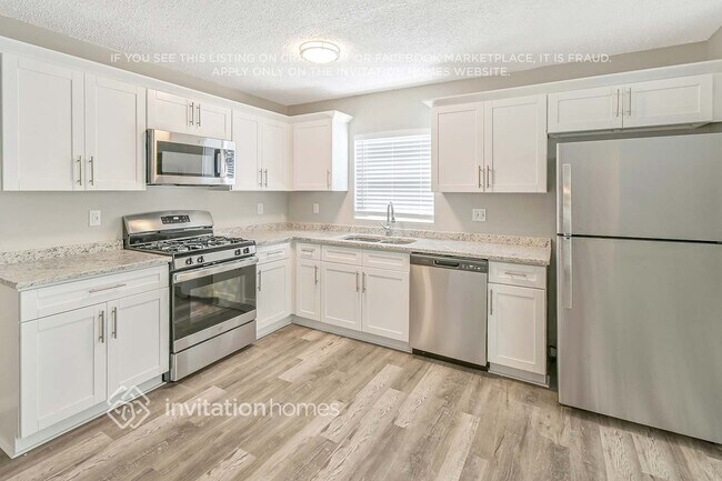 Building Photo - 5754 Lincoln Cir E