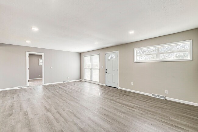Building Photo - 351 Ticen St