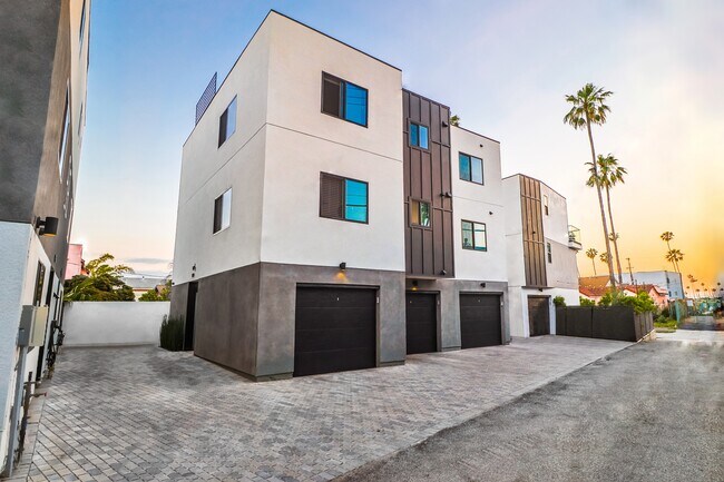 Foto del edificio - 1414 S Orange Dr