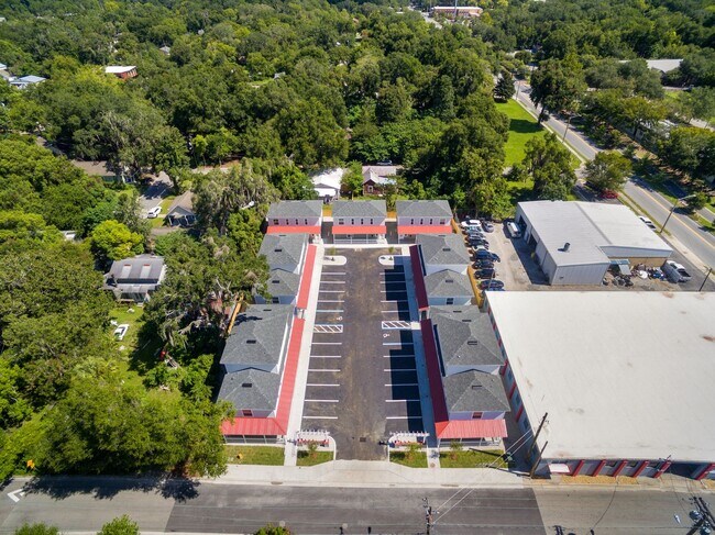 Foto del edificio - The Reef Townhome NOW LEASING FOR FALL 2026!