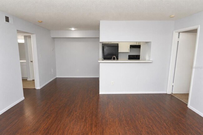 Foto del edificio - 8718 Mallard Reserve Dr