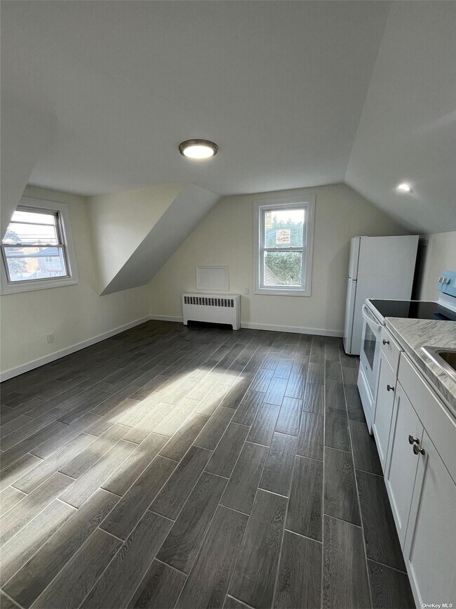 833 N Central Ave, Massapequa, NY 11758 Apartment for Rent in