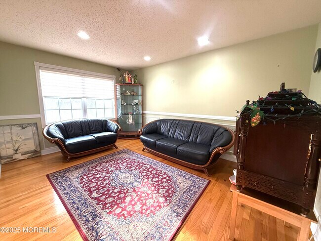 Building Photo - 28 Skylark Ct
