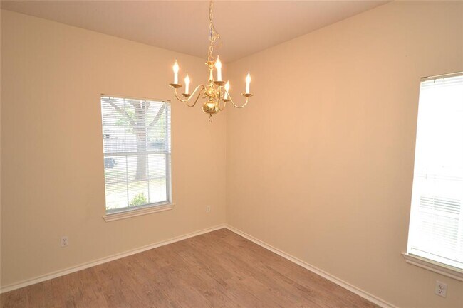 Foto del edificio - 716 Northcreek Dr