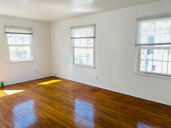 Building Photo - 120 Bennett Ave