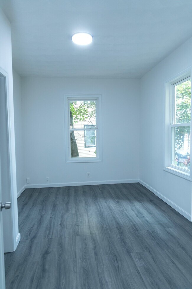 Building Photo - 116 Lucerne St