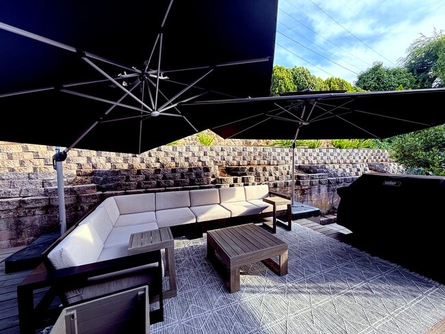 Building Photo - 25 Sereno Pl