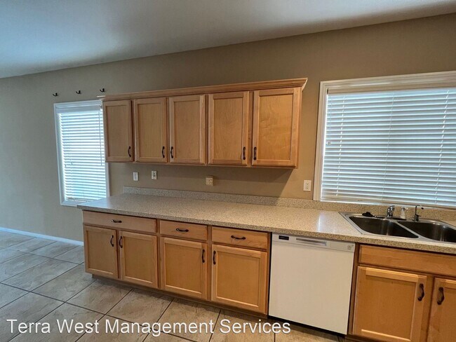 Foto del edificio - 4 br, 2 bath House - 10838 Milbank Ave.