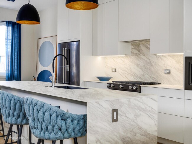 Foto del edificio - 4206 W Belmont Ave