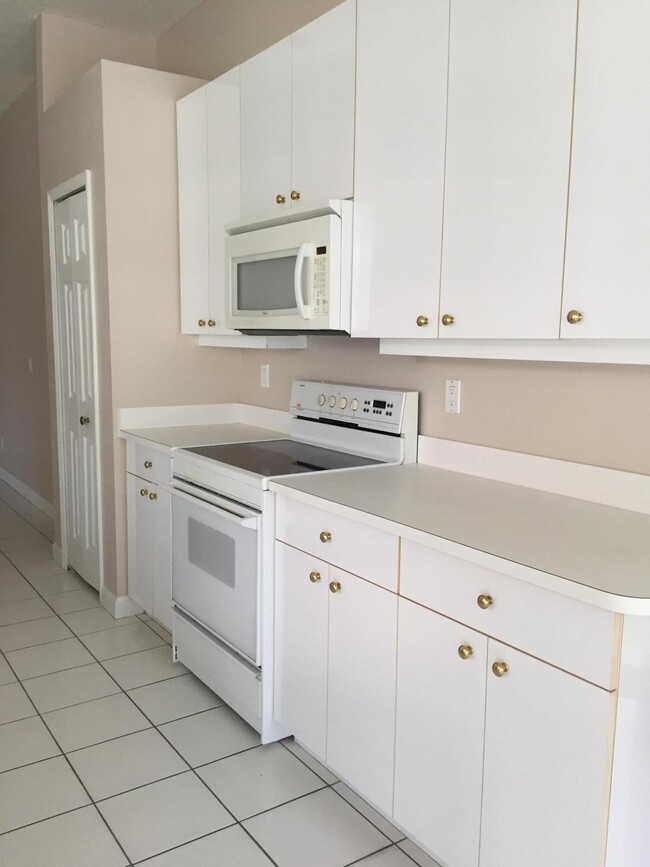 Foto del edificio - 557 SW New Castle Cove