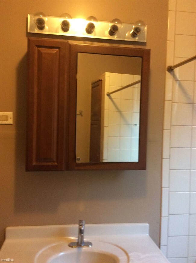 Foto del edificio - 12127 S Lowe Ave