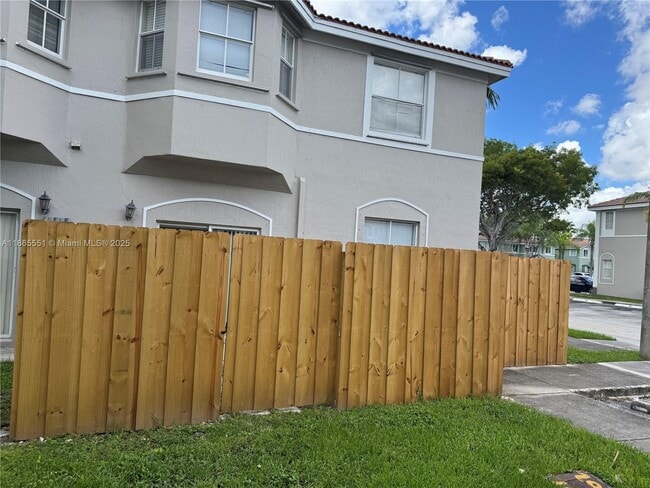 Foto del edificio - 2925 SE 16th Ave
