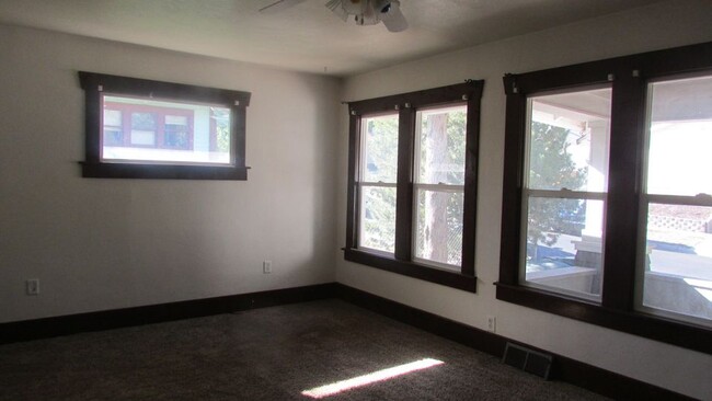 Building Photo - 516 N Lincoln Ave