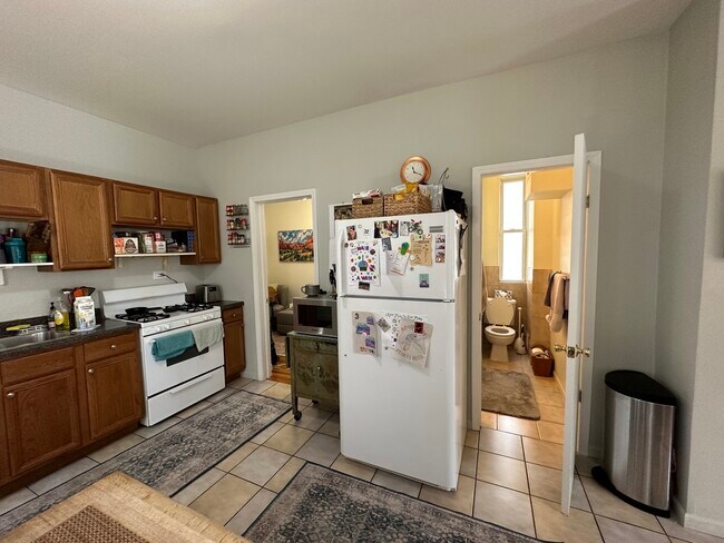 Foto del edificio - 1516 N Greenview Ave