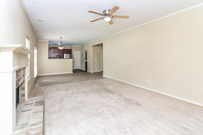 Building Photo - 2090 Hydrangea Ln
