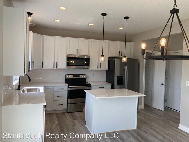 Building Photo - 4 br, 2.5 bath House - 1509 NE Savana Dr