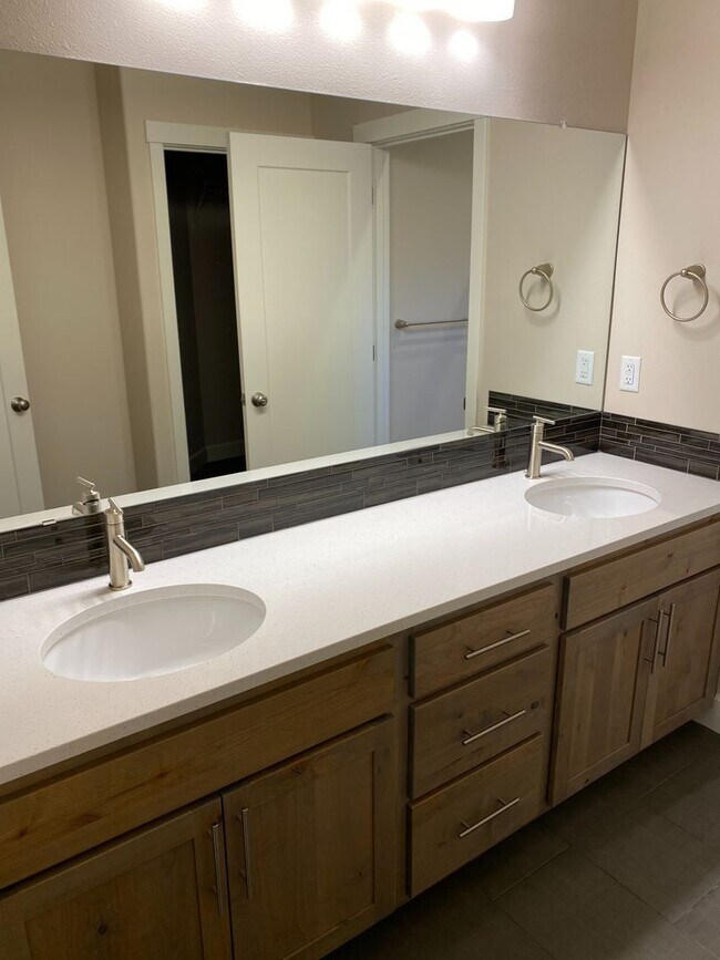 Foto del edificio - Beautiful Newer 3 Bed/2 Bath Home in Josie...