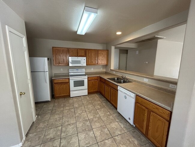 Building Photo - 16152 W Calavar Rd