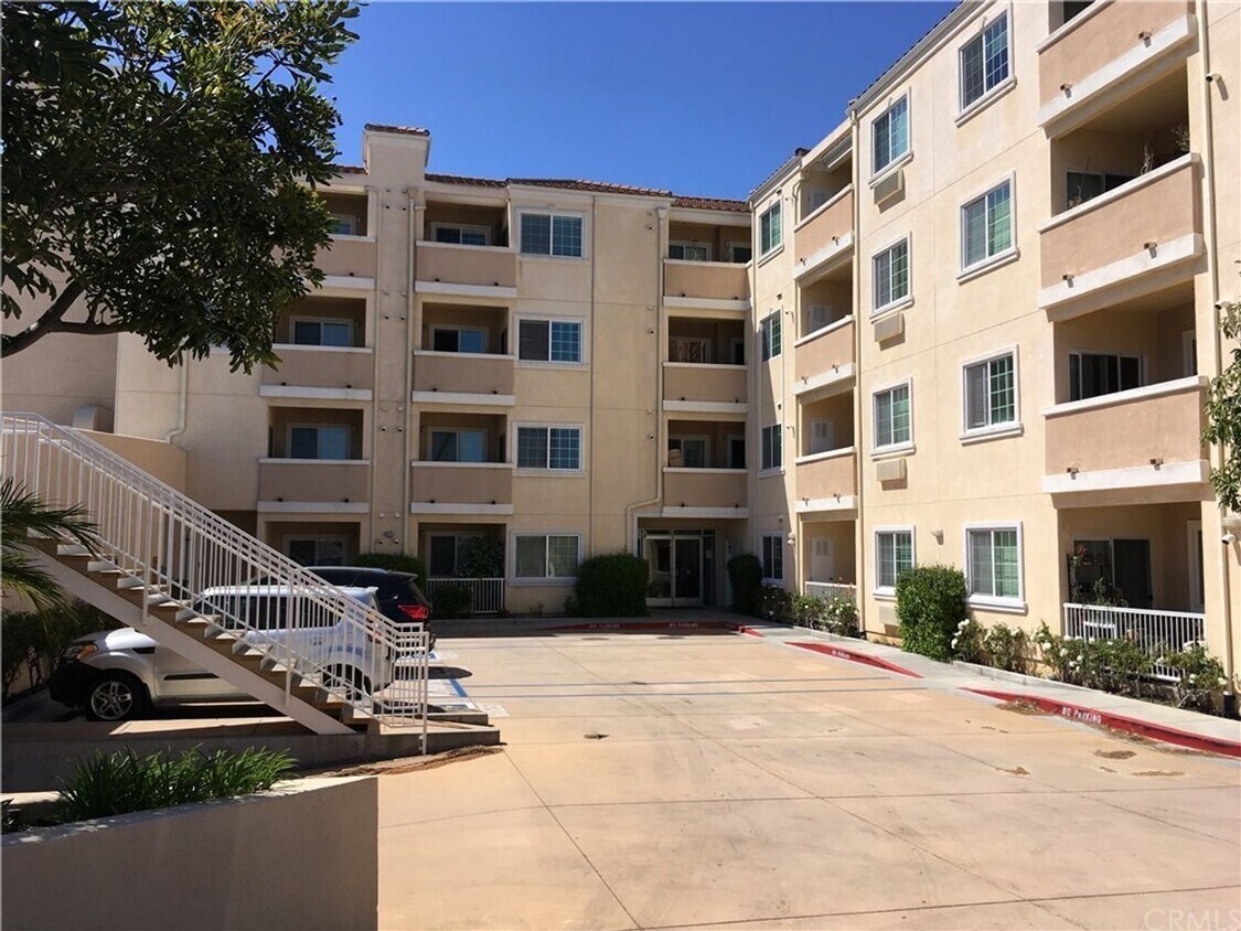 Serene 55+ Living in the Heart of Torrance | 2 Bed, 2 Bath Condo - Serene 55+ Living in the Heart of Torrance | 2 Bed, 2 Bath Condo