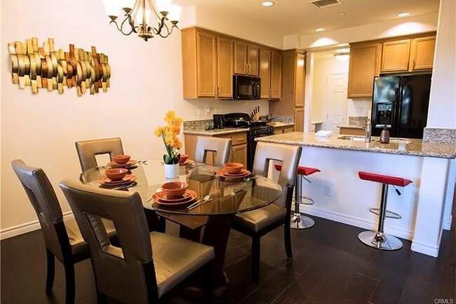 Cocina y comedor - 3984 Polk St