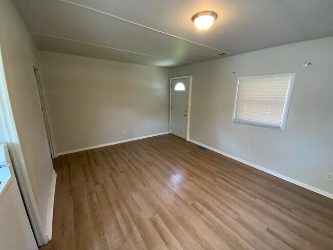 Building Photo - 600 Shadowlawn Pl